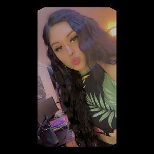 Meet your Posher, Yesenia